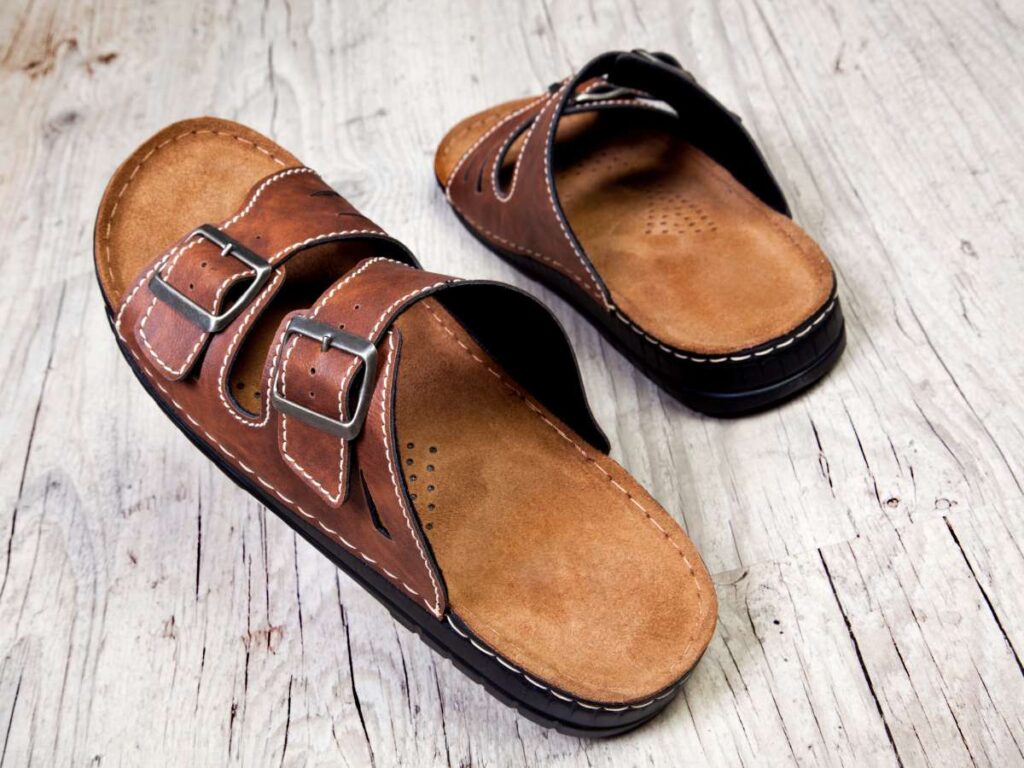 Men’s Leather Slippers with Leather Soles: Ultimate Guide 1 Men’s Leather Slippers with Leather Soles: Ultimate Guide 1