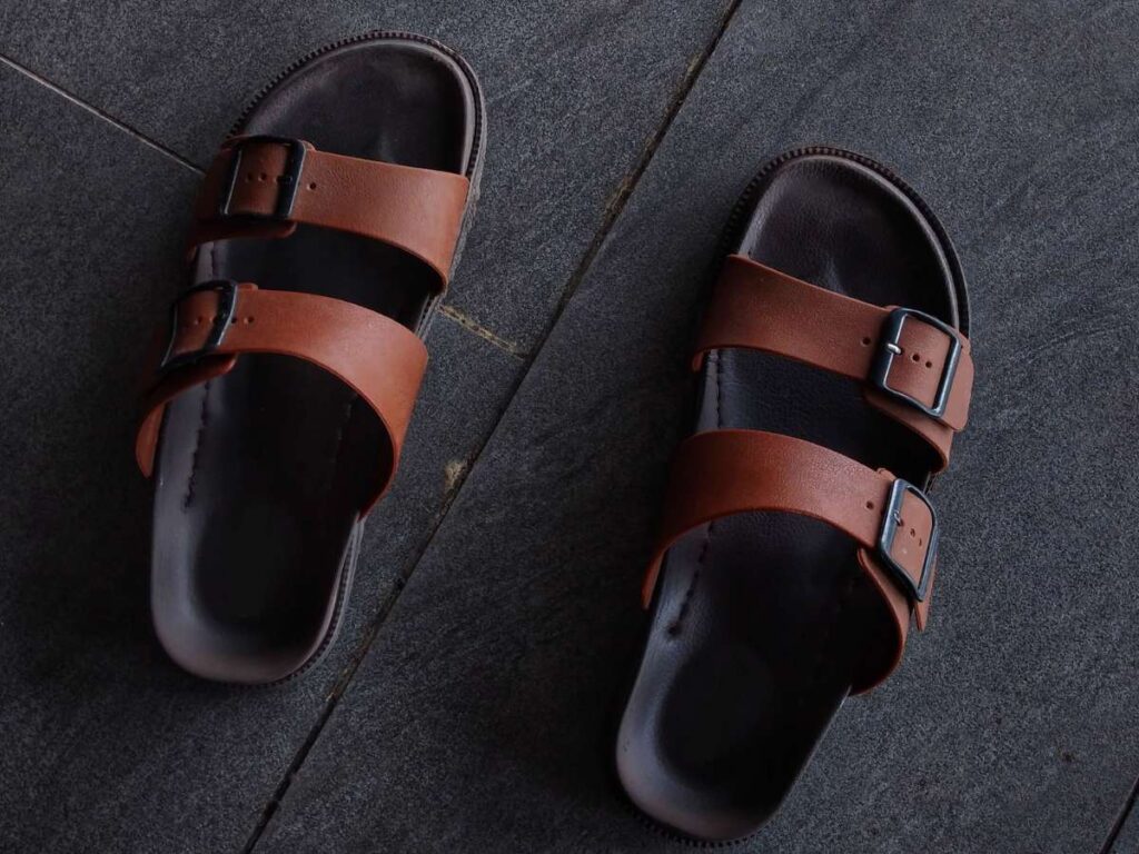 Men’s Leather Slippers with Leather Soles: Ultimate Guide 3 Men’s Leather Slippers with Leather Soles: Ultimate Guide 3