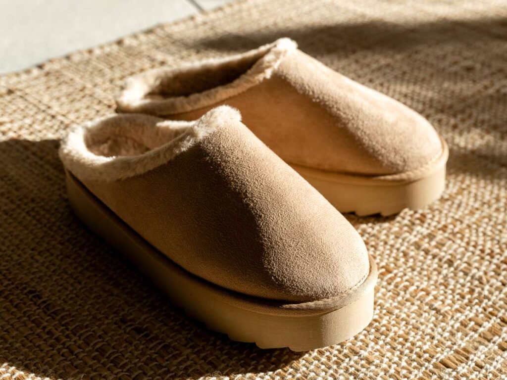 Men’s Leather Slippers with Leather Soles: Ultimate Guide 7 Men’s Leather Slippers with Leather Soles: Ultimate Guide 7