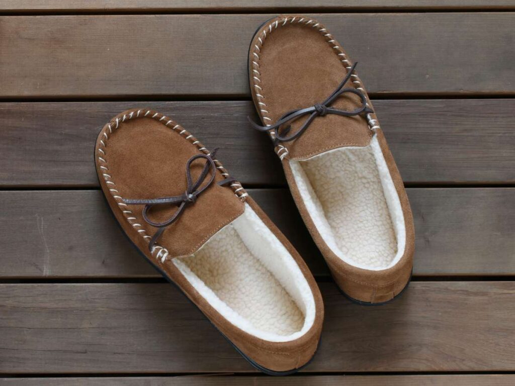 Men’s Leather Slippers with Leather Soles: Ultimate Guide 8 Men’s Leather Slippers with Leather Soles: Ultimate Guide 8