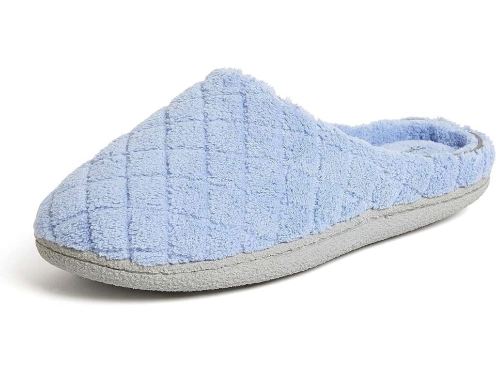 What Brand of Slippers Is the Best? 1 What Brand of Slippers Is the Best? 1