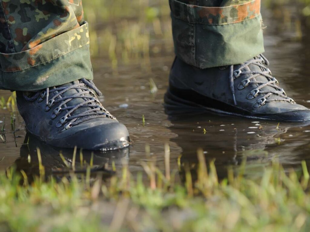 What Makes a Shoe Waterproof? 1 What Makes a Shoe Waterproof? 1