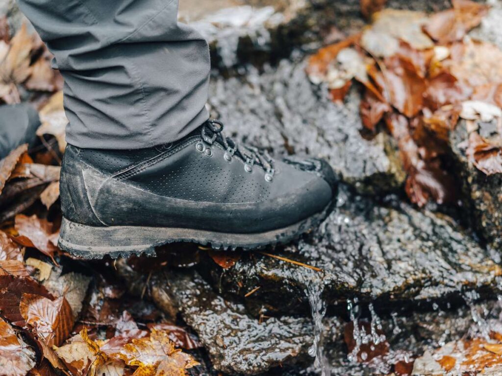 What Makes a Shoe Waterproof? 2 What Makes a Shoe Waterproof? 2