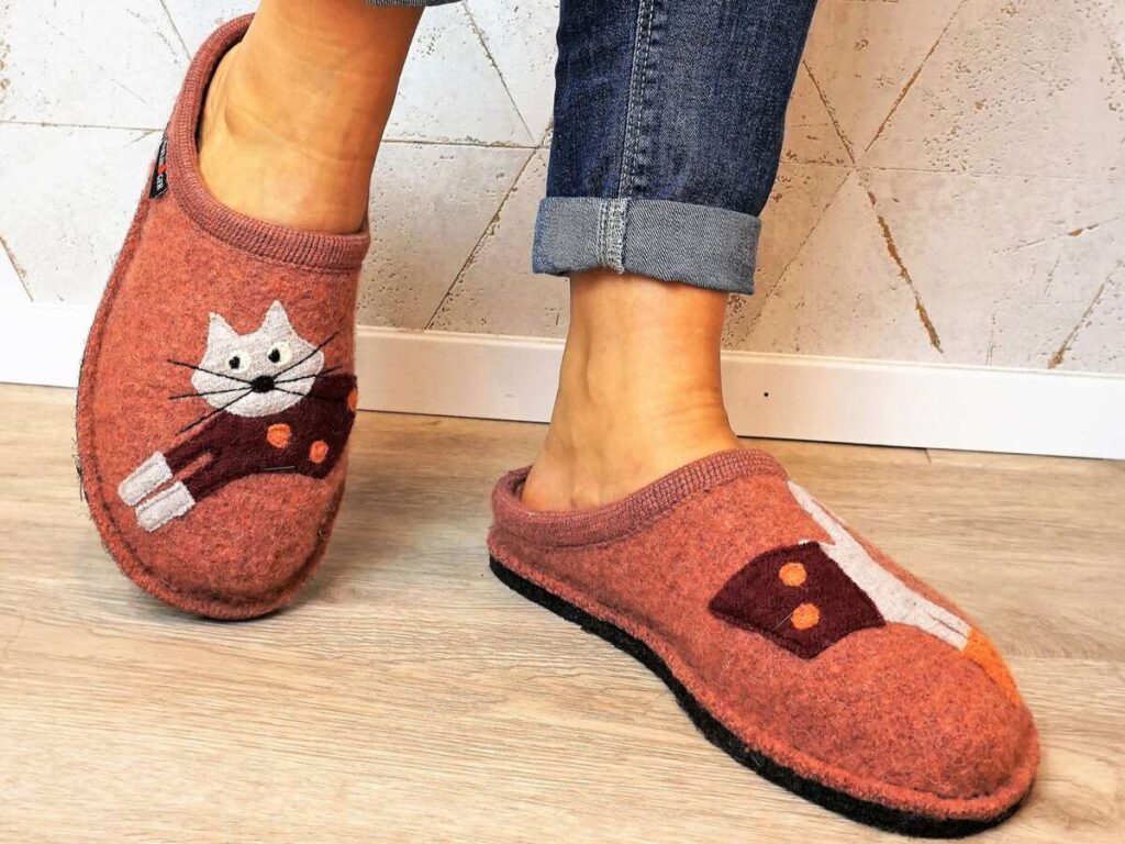Which Brand of Slippers Are Most Comfortable? 2 Which Brand of Slippers Are Most Comfortable? 2